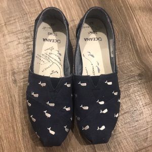 TOMS Canvas Embroidered Whale Shoe Sz 8 NWT.
